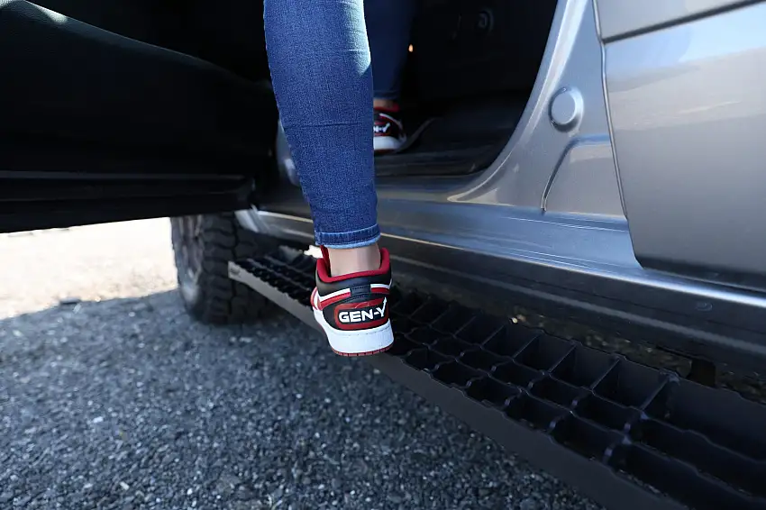 GEN-Y Hitch GH-25006 Running Boards - 84"