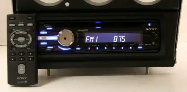 RADIO AND BEZEL-SONY-WITH CD PLAYER-72-76 (#E13530)