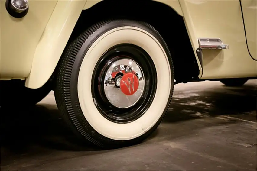 Omix-Ada DMC-644365 Chrome Hub Cap